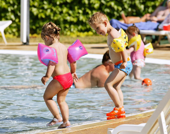 Parc De Fierbois : Enfants Pataugeoire au parc aquatique indre et loire