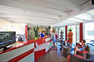 Parc De Fierbois : Réception et services camping 5 étoiles val de loire