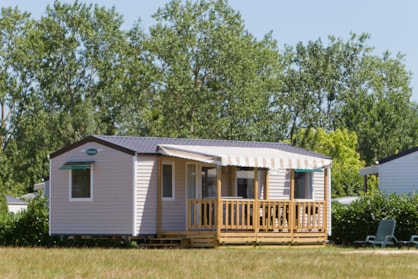 vue extérieure d'un mobil home près de Tours au Parc de Fierbois