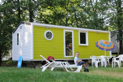 Vue extérieur d'un mobil home en Indre et Loire Au camping Castel le Parc de Fierbois