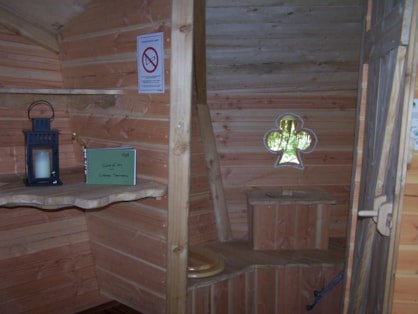 Intérieur cabane dans les arbres en indre et loire au Parc de Fierbois