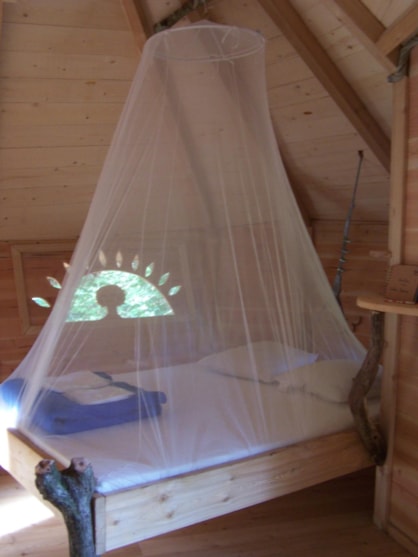 Cabane en bois pour une nuit insolite en touraine - Le Parc de Fierbois