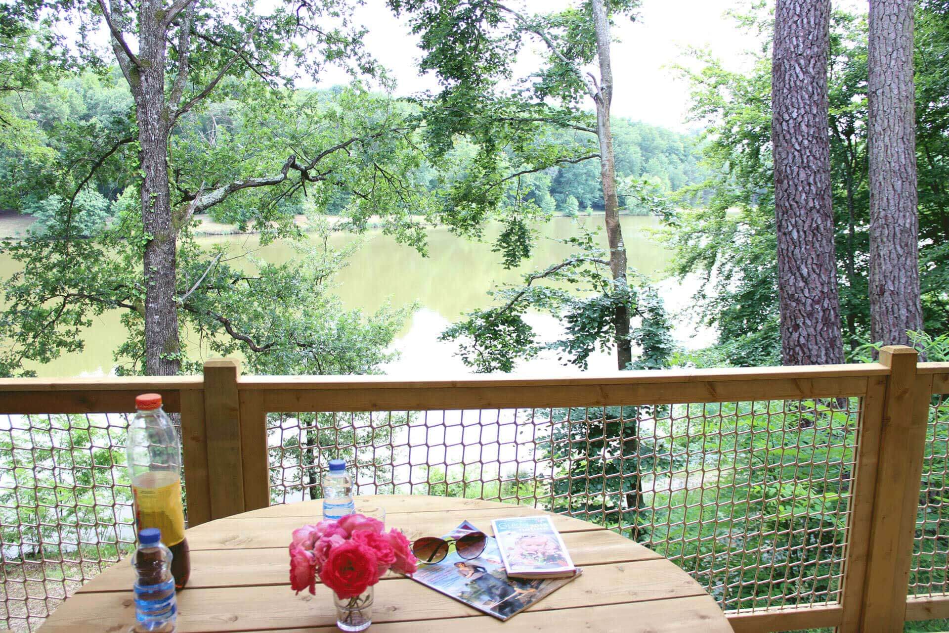 Hébergement insolites en Touraine, lodge avec vue lac camping 5 étoiles