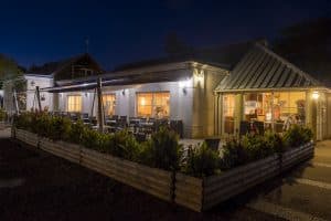 Parc De Fierbois :La terrasse du restaurant