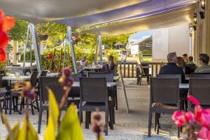 Parc De Fierbois : La terrasse du restaurant