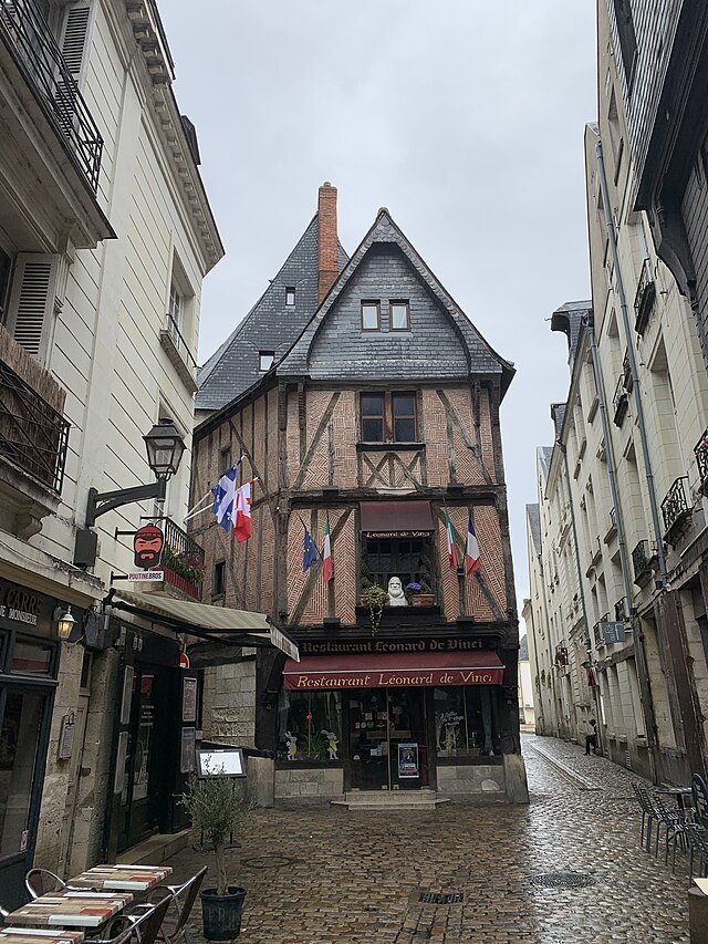 Parc De Fierbois : Leonard De Vinci Restaurant Tours France