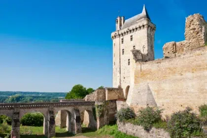 Chinon 31 AdobeStock 55581458